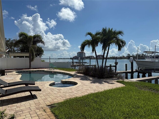 Building Photo - 590 Belle Point Dr