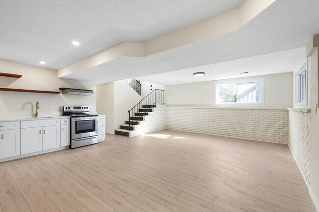 Building Photo - Bright & Beautiful Foothills Home Just Minutes from Downtown Boulder