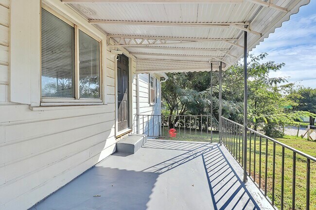 Building Photo - 4023 Brown Dr