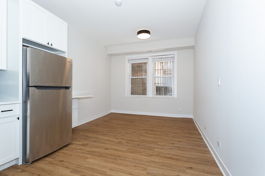 Building Photo - 659 W Wrightwood Ave