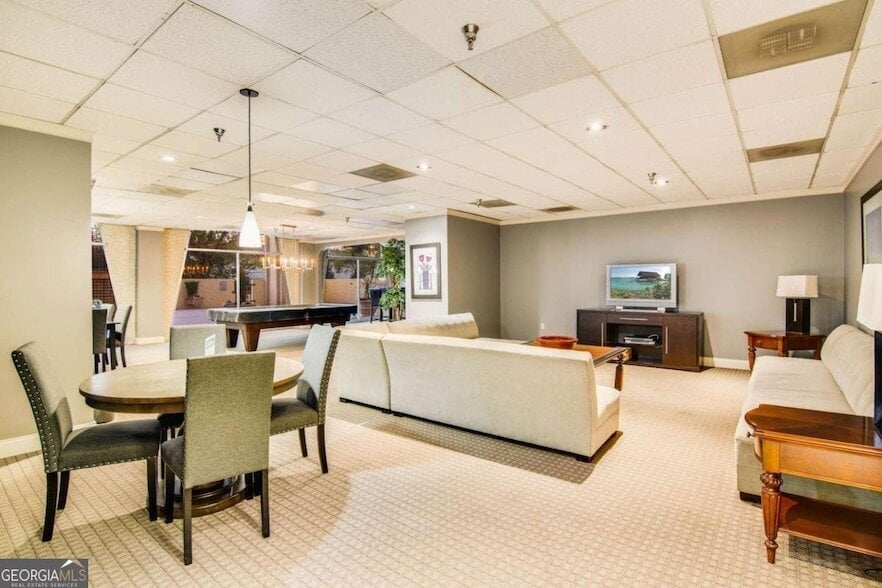 Building Photo - 2479 Peachtree Rd NE