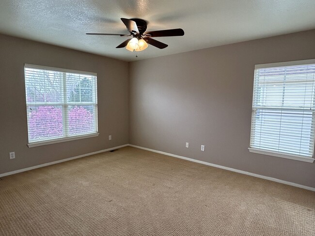 Building Photo - Spacious 3 Bed, 2.5 Bath Home with Attached Garage and Pool Access - Available Now