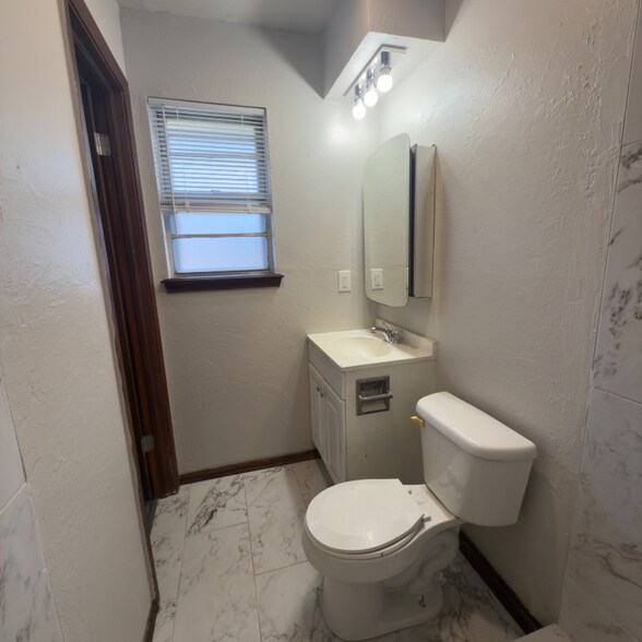 Building Photo - 100 Lochwood Cir