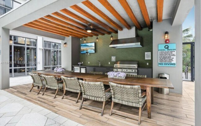 Building Photo - 817 SE 2nd Ave