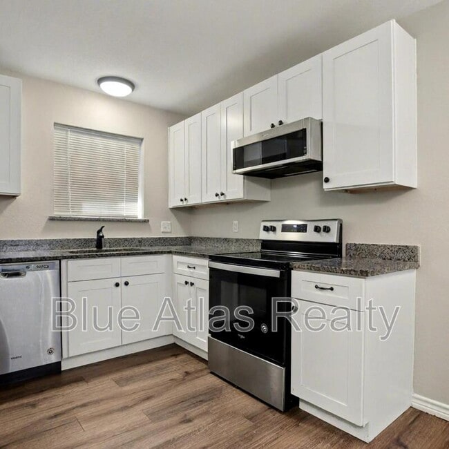 Building Photo - 225 Bryan St