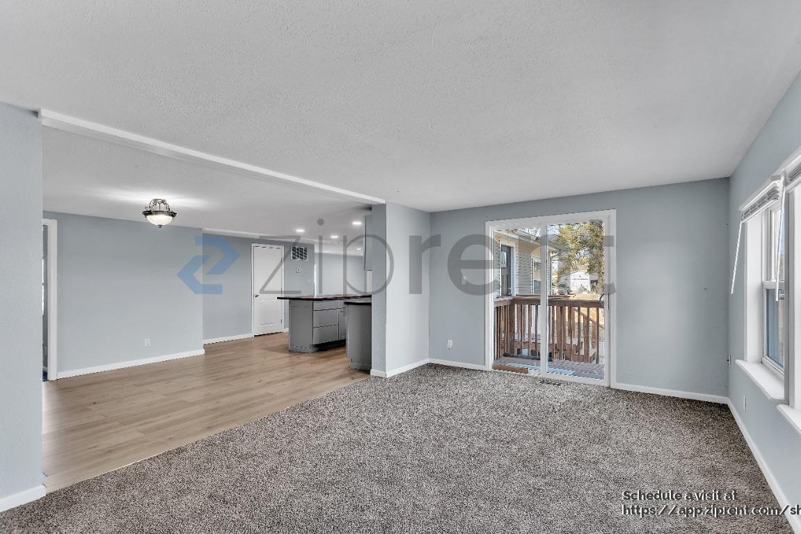 Building Photo - 1615 E 90th St S