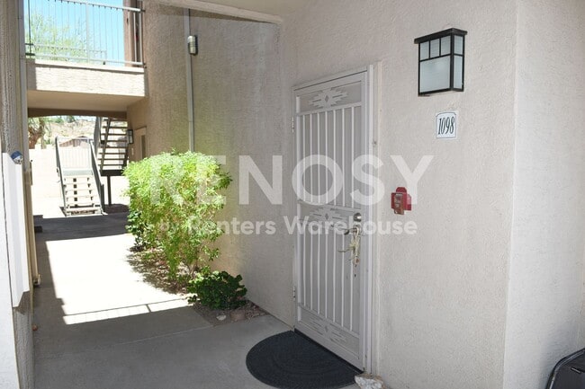 Building Photo - 16013 S Desert Foothills Pkwy