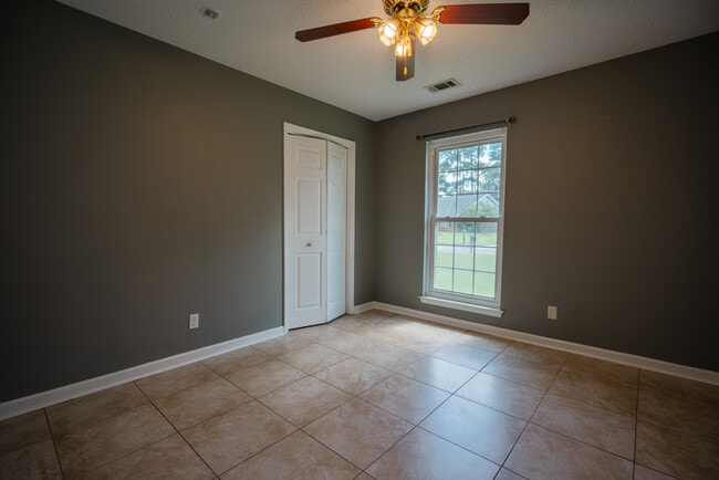 Building Photo - 122 Longleaf Cir