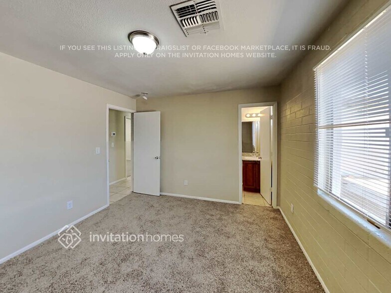 Building Photo - 1314 E Mercer Ln