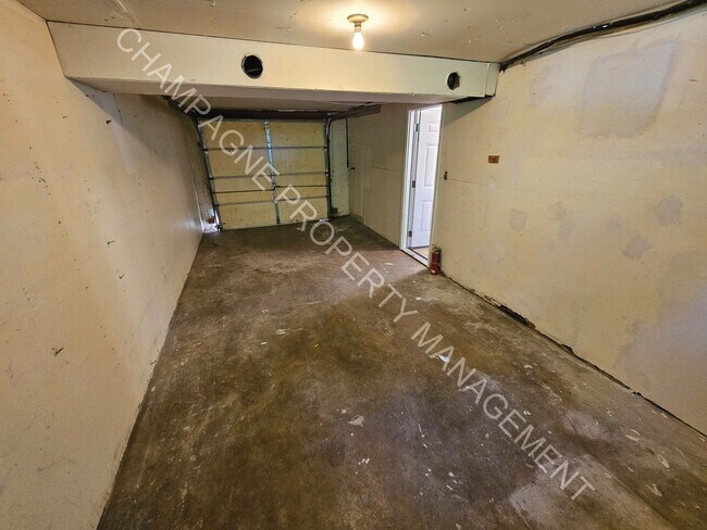 Building Photo - 1307-1309 N Arrowhead Ridge