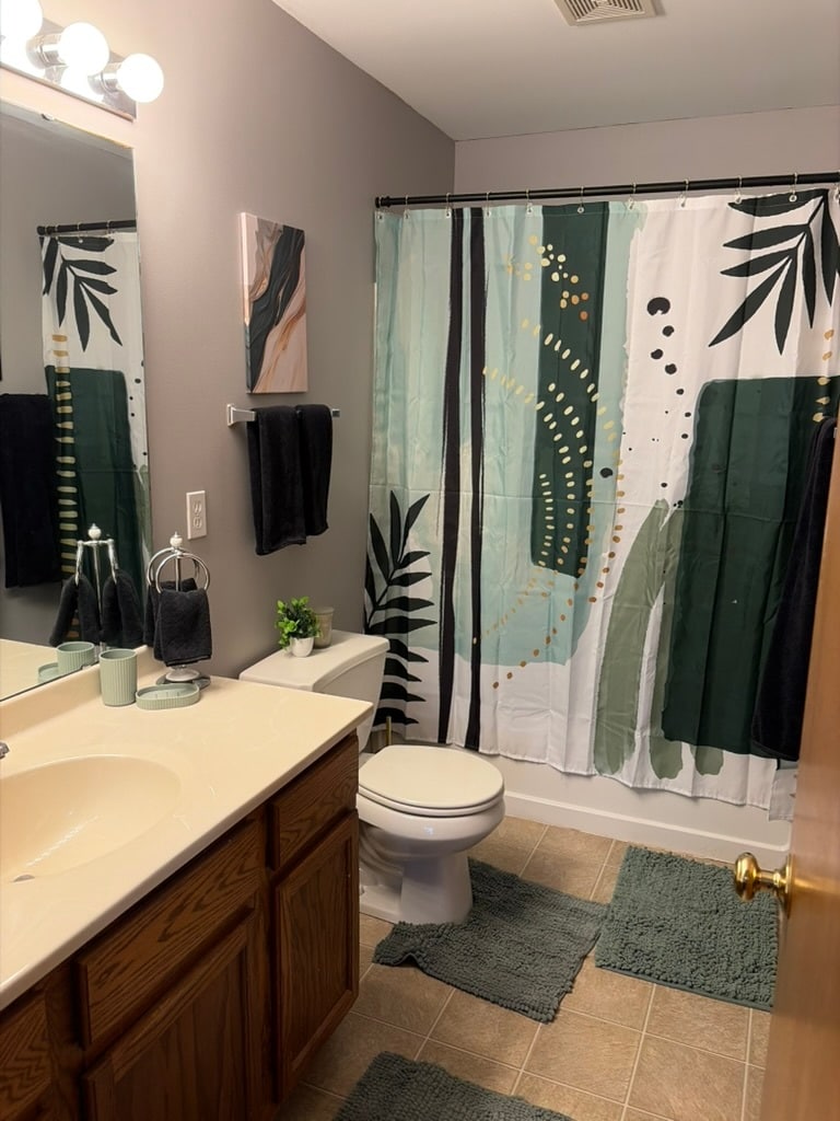 full bath - 701 Blackstone Ct