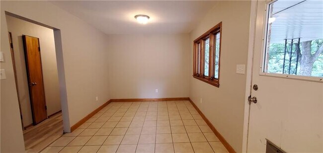 Building Photo - 419 Canyon Dr