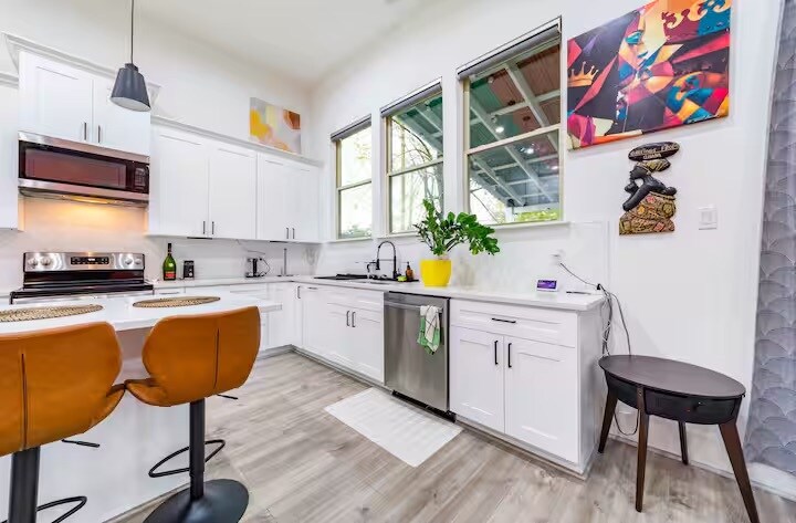 kitchen island - 2802 Campbell St