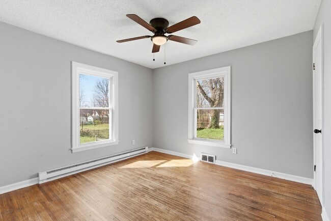 Building Photo - 1440 E Locust St