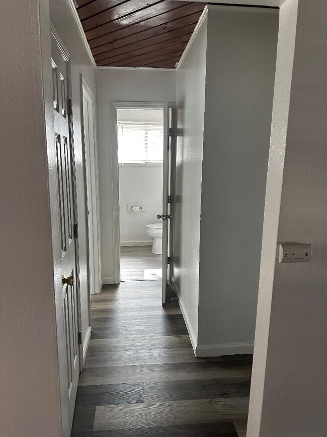 Building Photo - 590 Denslowe Dr