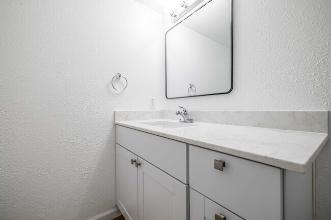 Building Photo - 1305 Sylvan Meadows Dr