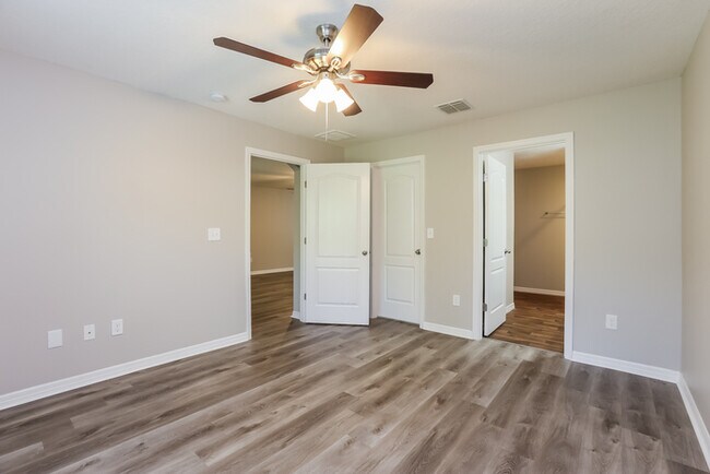 Building Photo - Inviting 3-Bedroom, 2-Bath Home in Ruskin, FL