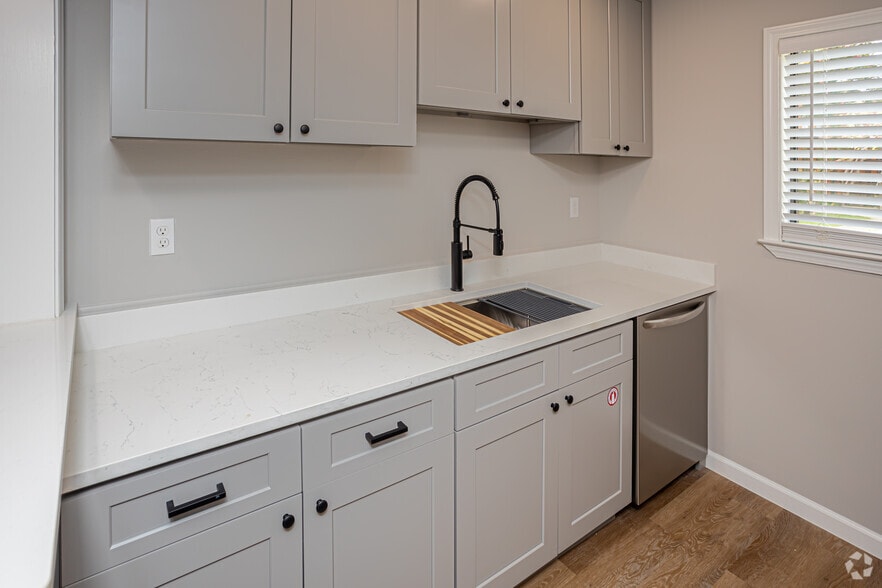 Gatehouse Apartments 2500 S I10 Service Rd E Metairie LA 70001