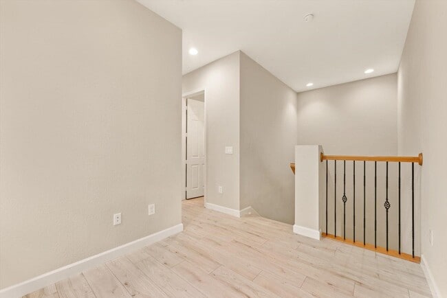 Building Photo - 6013 NW 118th Dr