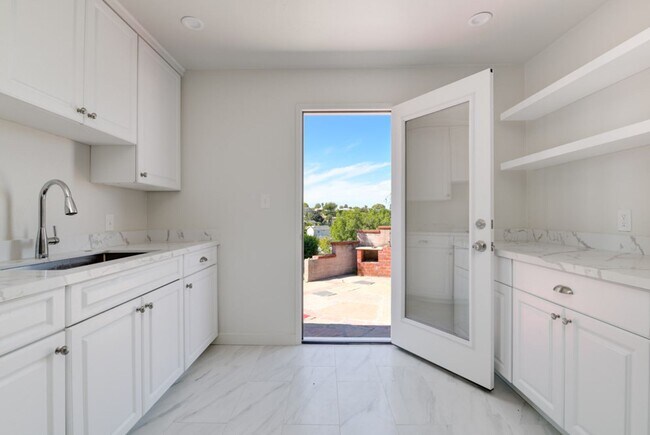 Building Photo - 4028 Casita Way