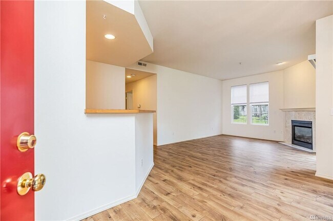 Building Photo - 2Bd/2Ba Issaquah Condo