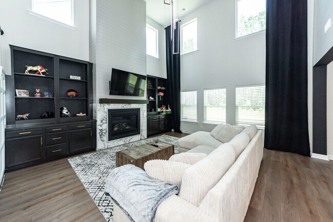 Building Photo - 4 Bedroom, 2.5 Bathrooms in Watson Hill - Summerville
