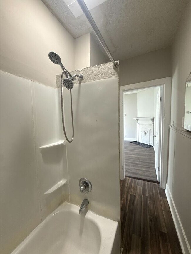 Building Photo - FOR RENT - Renovated Duplex in Gallatin - Half Off 1st Month Move in Special!