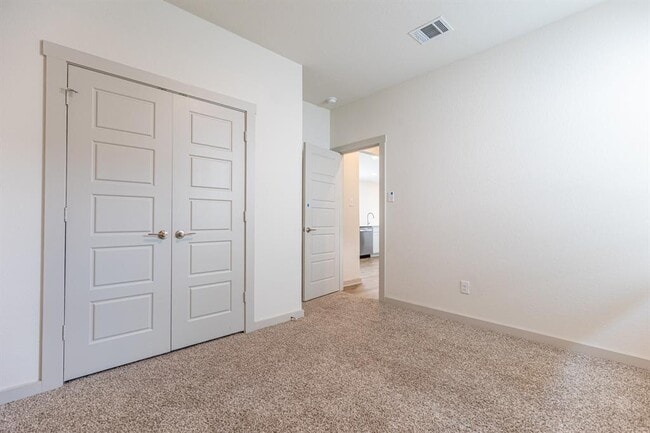 Building Photo - 305 Fairfax Ave