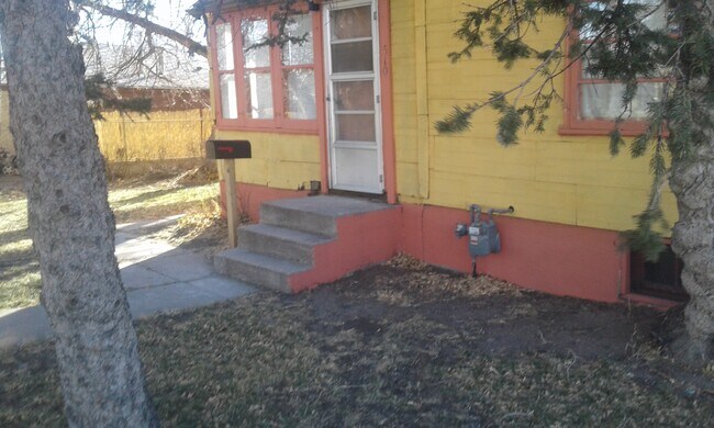 Building Photo - 510 Evans Ave