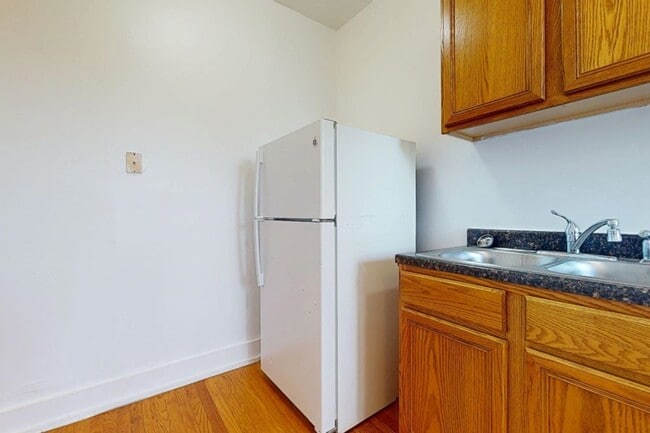 Interior Photo - 5300-5308 S. Greenwood Avenue