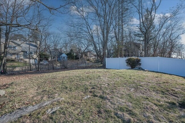 Building Photo - Updated Single Family Rental in White Plains
