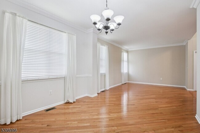 Building Photo - 12 Hansom Rd