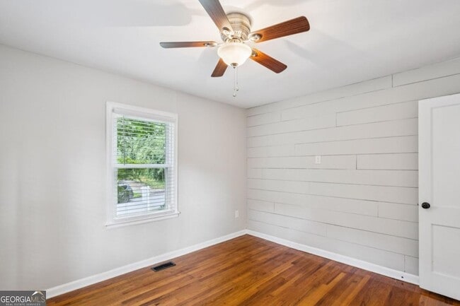 Building Photo - 1136 Gilbert St SE