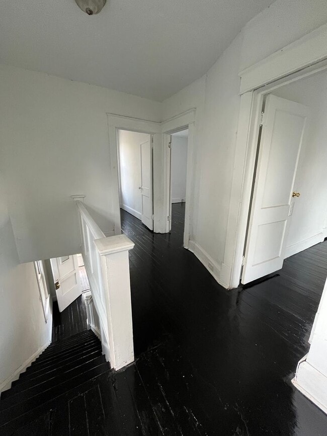 Building Photo - 3 Bedroom Single Family Home
