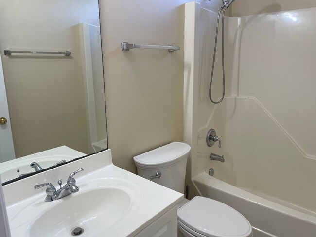 Building Photo - 3 Bedroom 2 Bathroom with a  Bonus Room  House in Winding River Plantation