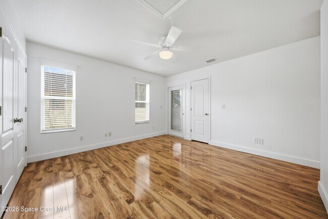 Building Photo - 2605 S Park Ave