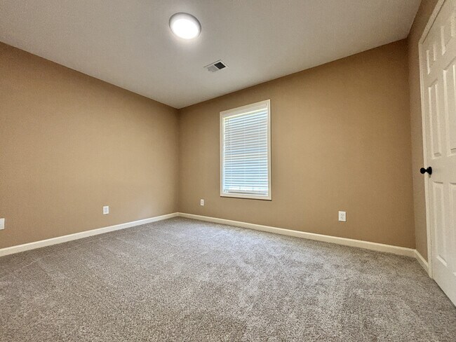 Building Photo - 546 Carter Ln