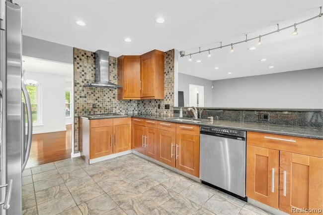 Building Photo - 36939 Heatherton Dr