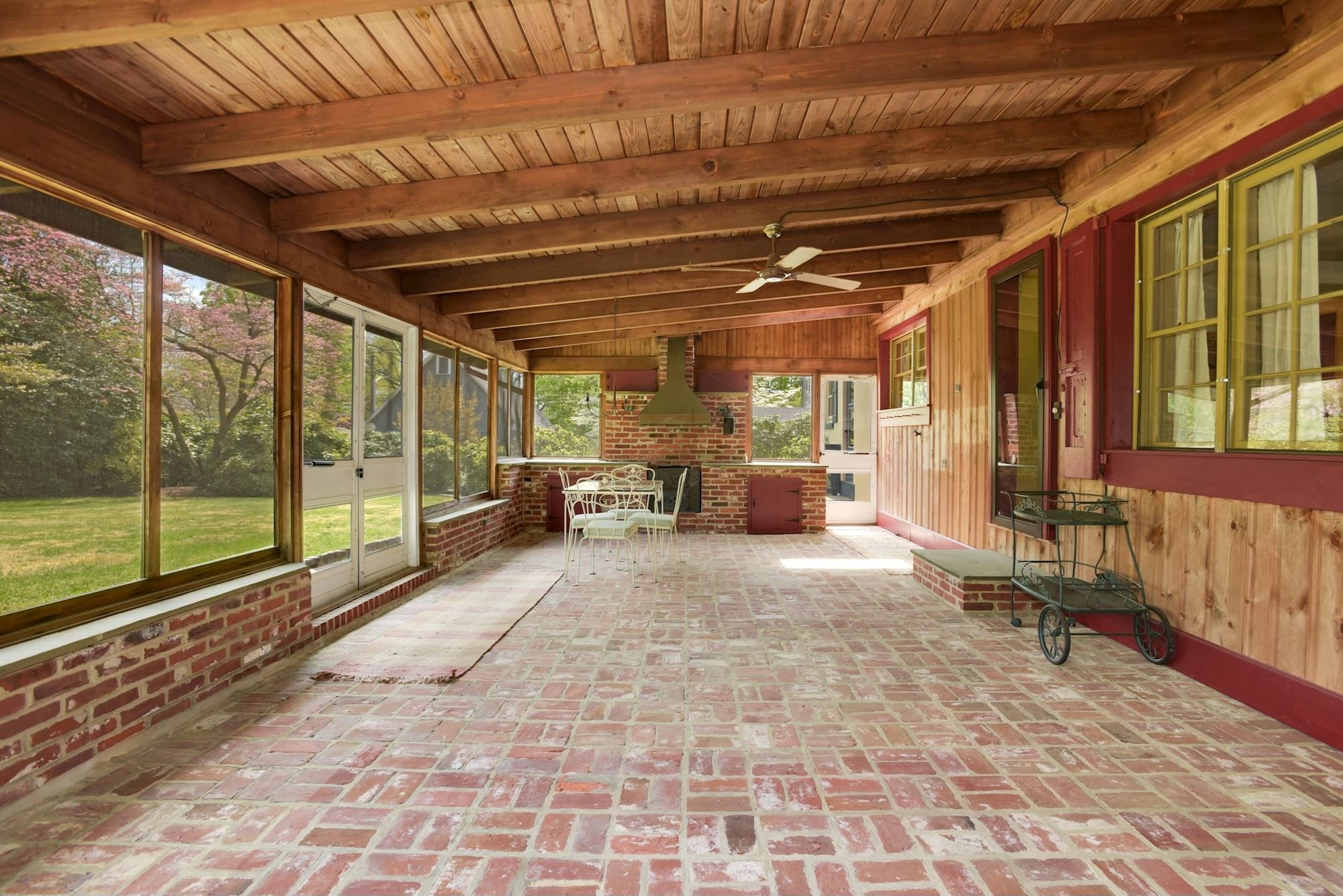 Building Photo - 231 Colonial Ave