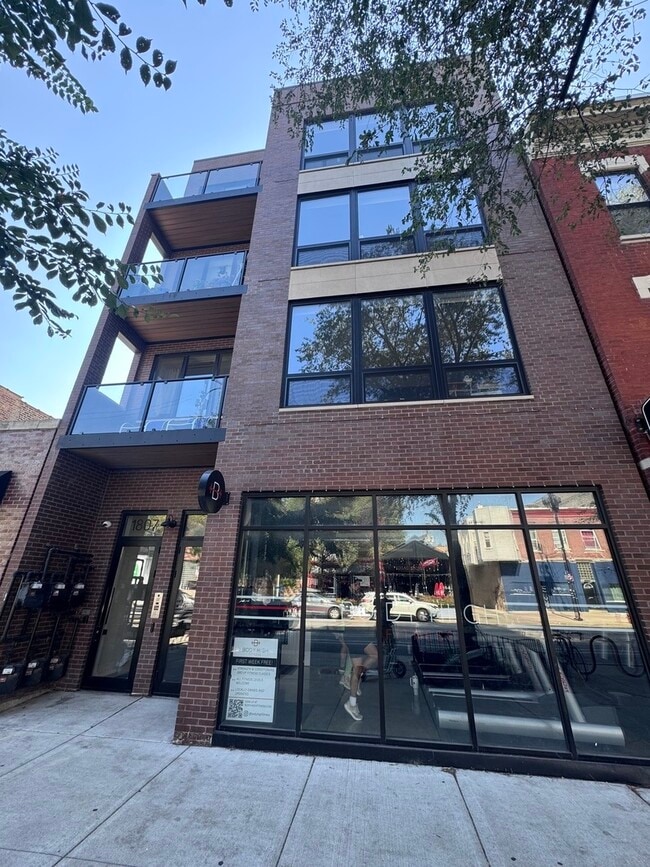 Building Photo - 1807 W Division St