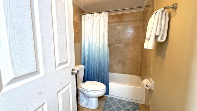 Building Photo - 506 University Blvd