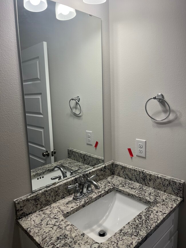 Building Photo - 1020 McLaren Cir