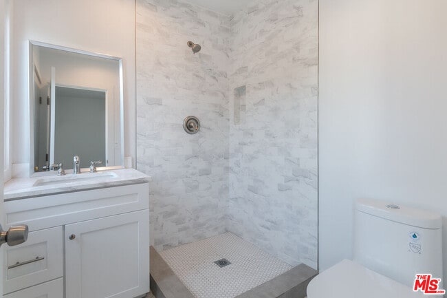 Building Photo - 2303 W 30th St