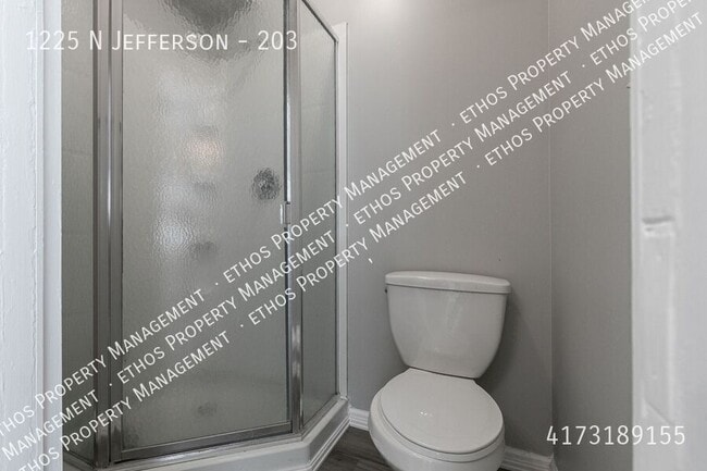 Building Photo - 1225 N Jefferson-203