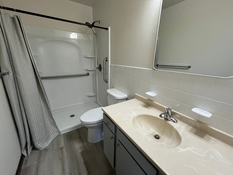 Building Photo - 484 W 30th St