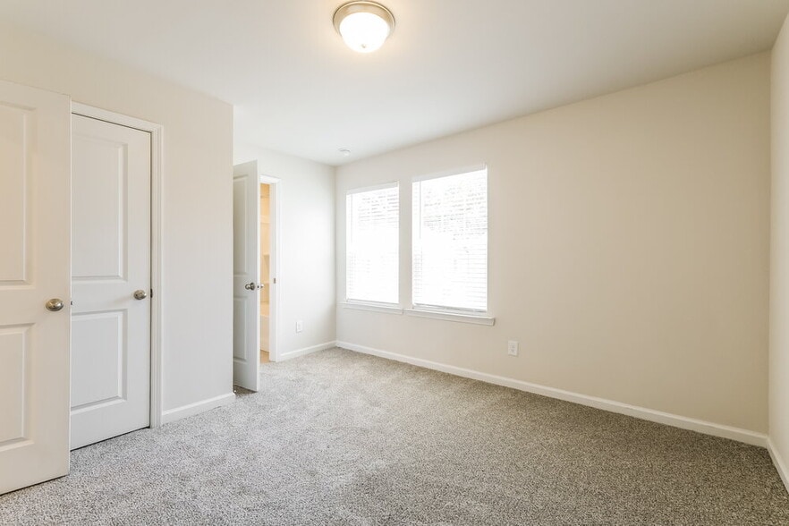 Building Photo - 1672 Villageside Ct