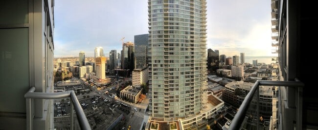 Building Photo - Insignia View - 2 Bedroom / 1.75 Bath w/ O...