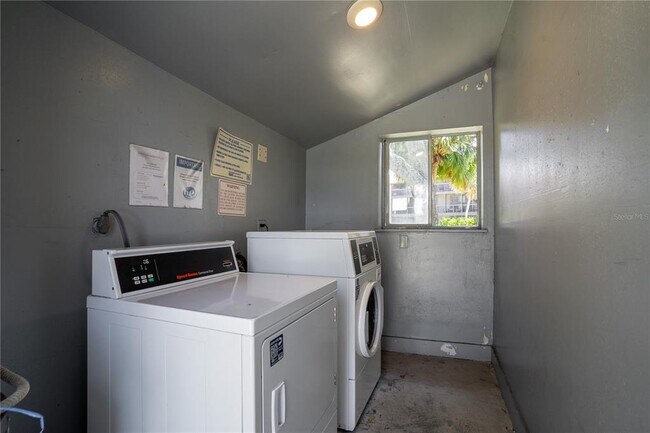 Building Photo - 6338 Newtown Cir