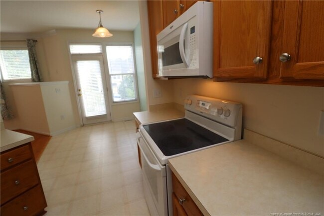 Building Photo - 416 Oak Pine Dr