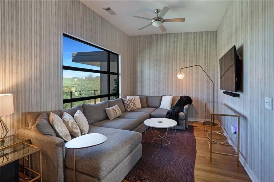 Building Photo - 472 Martin St SE